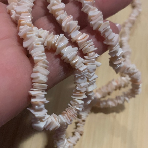 Vintage Light Pink Puka Shell Necklace - Picture 3 of 4